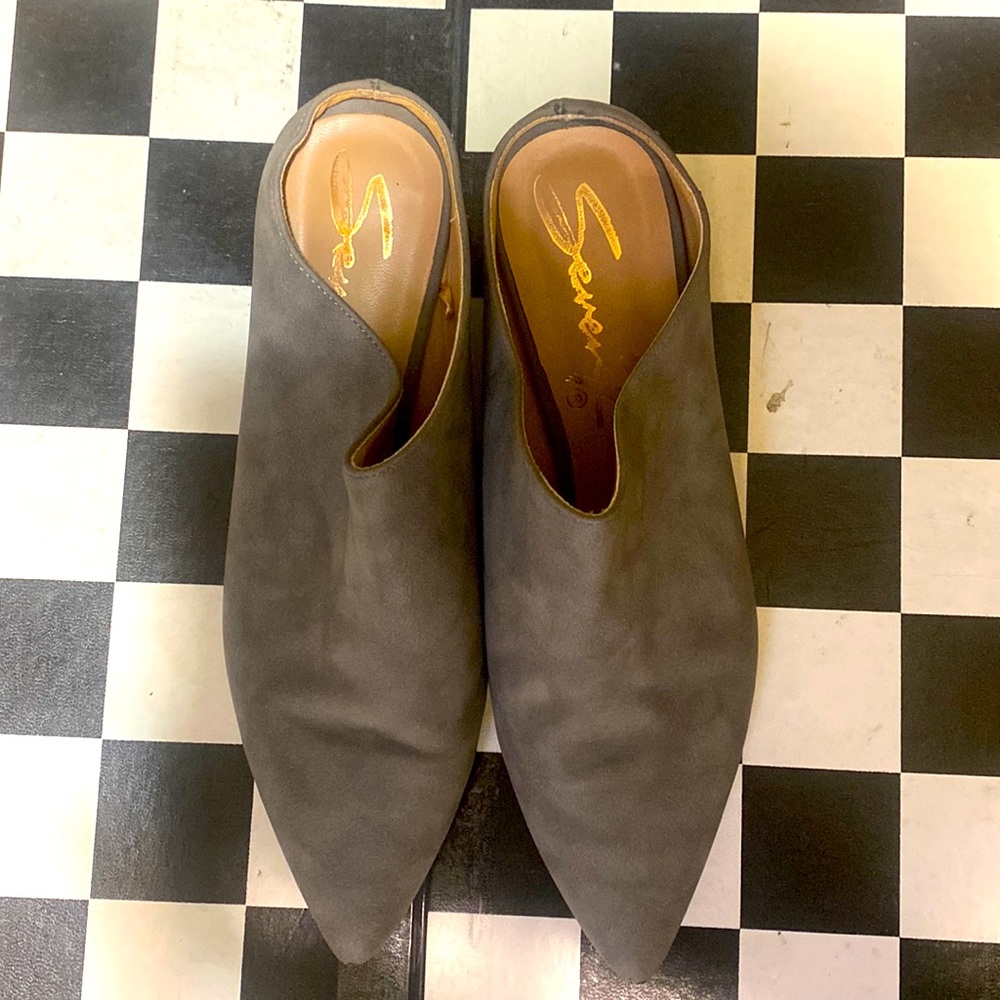 SEVEN mules